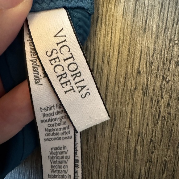 Victoria’s Secret Tee Shirt Demi Bra- 36 D - Picture 4 of 4